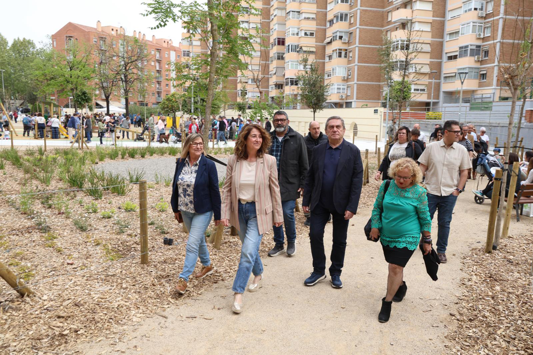La plaça de Saint Herblain, naturalitzada amb 60 arbres nous i l’eliminació del 80% del paviment dur
