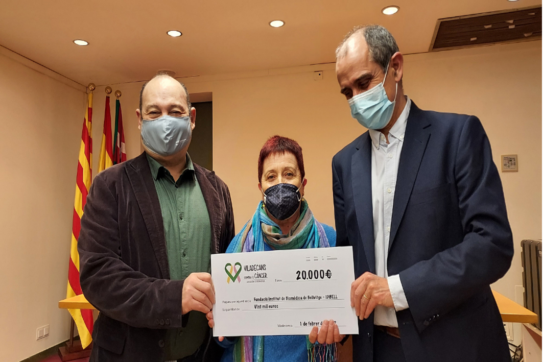 Viladecans contra el Càncer lliura 20.000 euros a l’IDIBELL