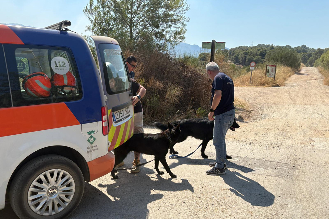La Policia Local i Protecció Civil de Viladecans ajuden a afrontar l’incendi de Gavà