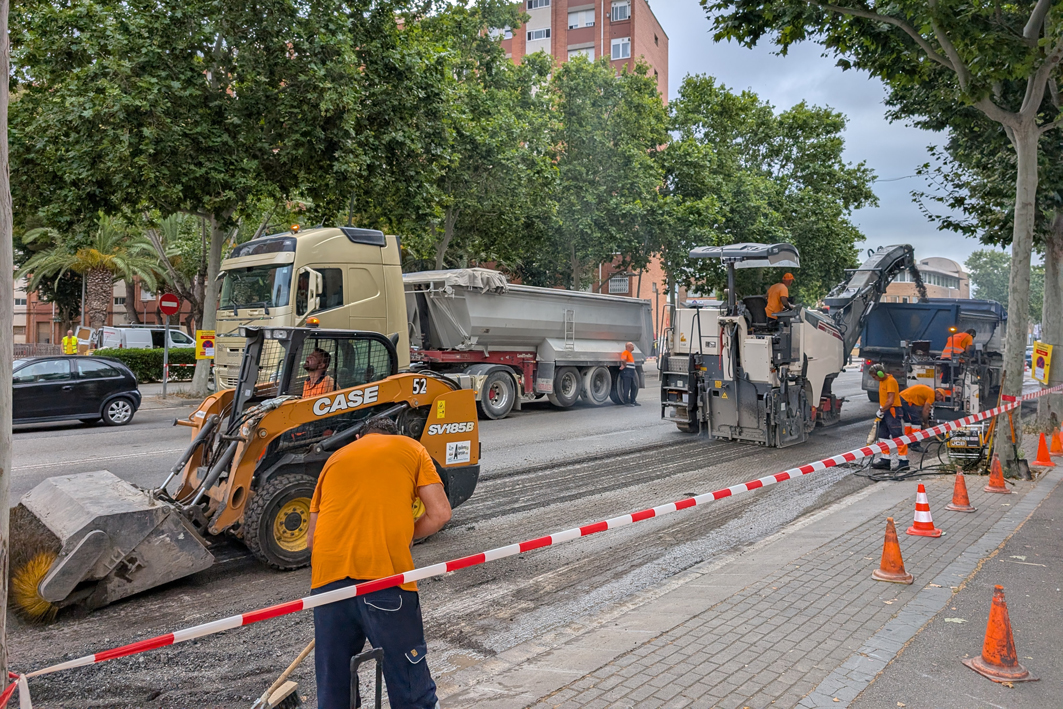 Viladecans aprofita l’estiu per millorar l’asfalt dels carrers