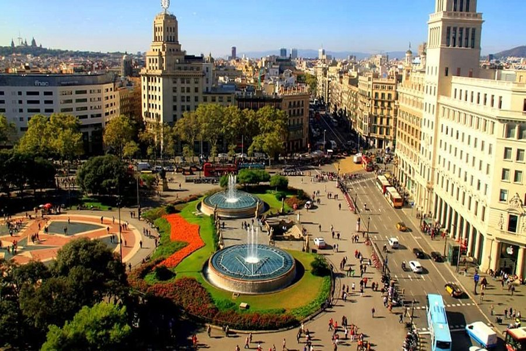 BARCELONA SE HA CREÍDO MUY FASHION