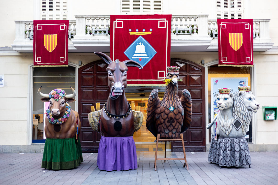 Sant Boi completa el seu bestiari institucional amb la posada de llarg de La Mulassa