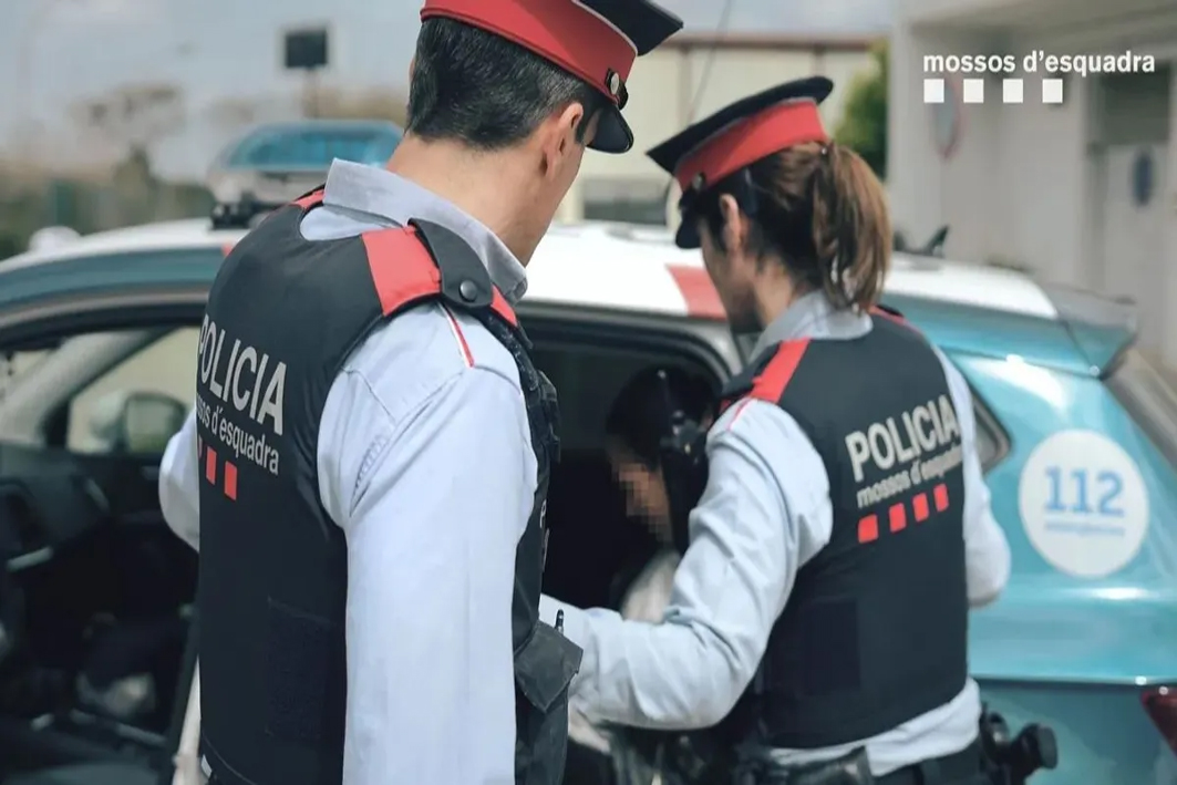 Detinguts els cinc implicats en una agressió a un mosso d'esquadra fora de servei a Castelldefels