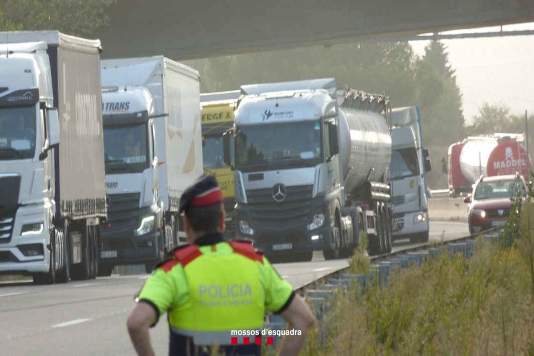 Estableixen al Baix Llobregat un control policial específic per camions dedicats al transport de residus