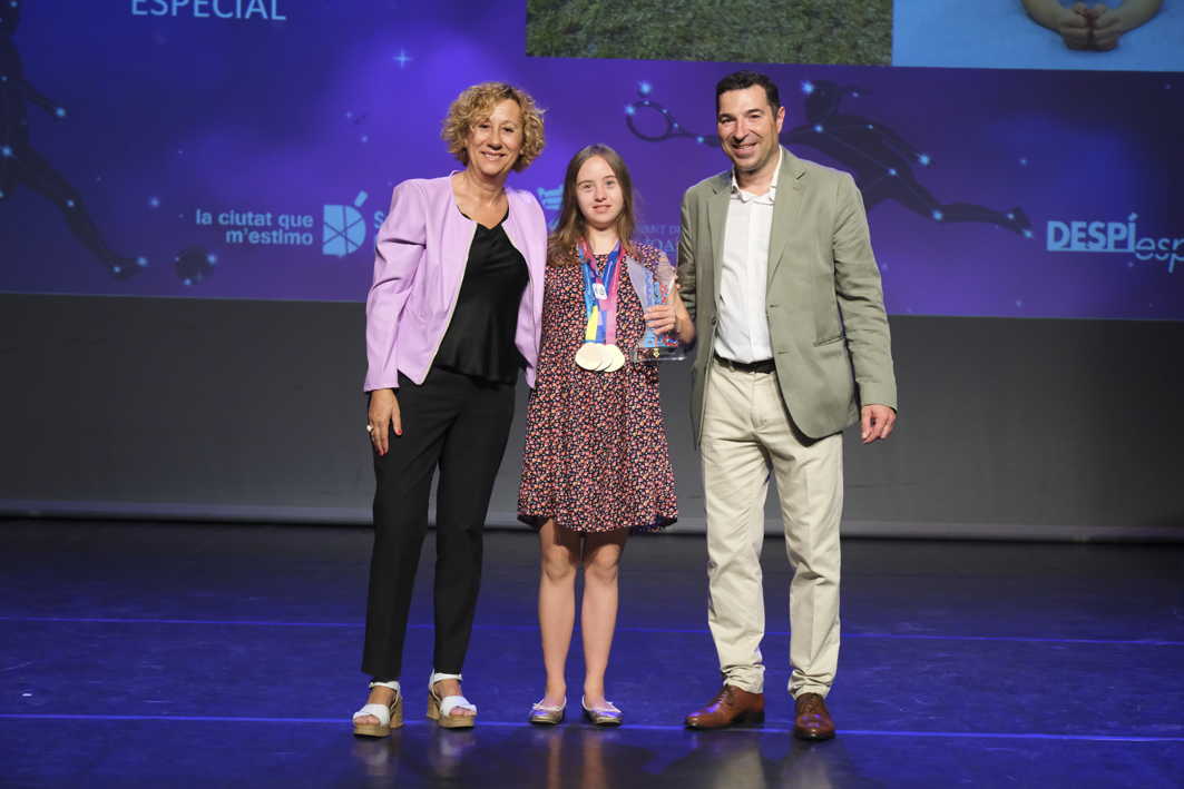 Sant Joan Despí premia la campiona del món de futbol Salma Paralluelo i la triple medallista als Special Olympics Ona Fernández a la Nit de l'Esport