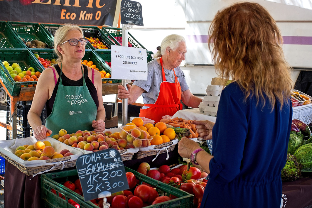 Viladecans acull un nou Mercat de Pagès a la Rambla Modolell