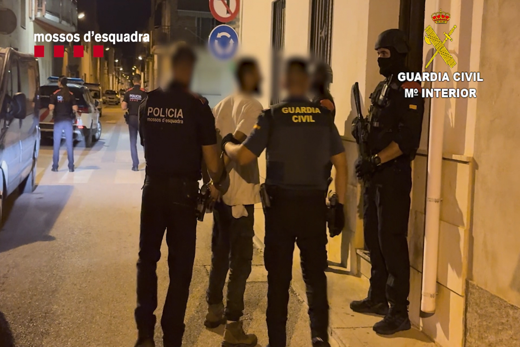 Detenen a un home presumptament relacionat amb terrorisme gihadista