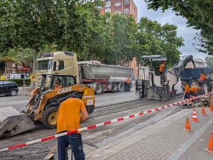 Viladecans aprofita l’estiu per millorar l’asfalt dels carrers