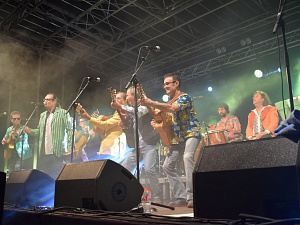Rafa Sánchez, de La Unión, Los Manolos, Mama Dousha i La La Love You, estrelles musicals de la Festa Major