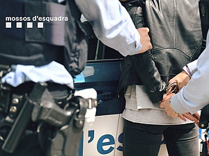 Detenen tres homes in fraganti realitzant l’estafa del fals mecànic