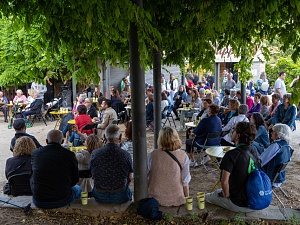 Comencen els Capvespres de Música i Mel a la Casa de les Abelles