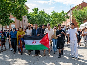 Viladecans dona visibilitat al poble sahrauí amb una caminada solidària i futbol internacional